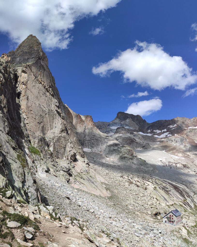 Escalade grande voie granit - Aiguille Dibonna et refuge du Soreiller