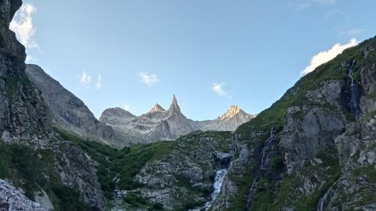 Escalade grande voie granit - Aiguille Dibonna - Visite Obligatoire - Oisans