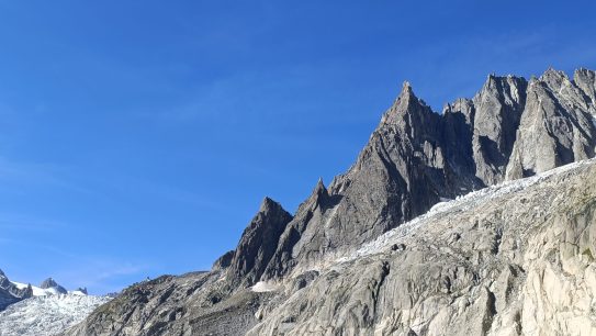 Mountaineering - Mont Blanc - Dent du Requin (3422 m)
