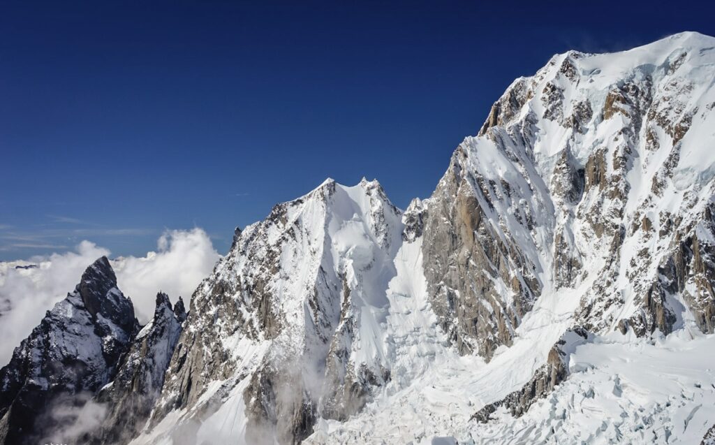 Mountaineering - Major Ascents - 4000m Peaks - Peuterey Ridge Traverse